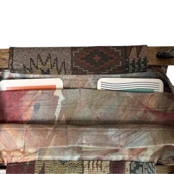 Vintage Aztec Bohemian Tapestry Knit Handbag with Wooden Closure - Picture 10 of 16